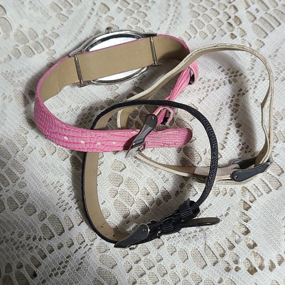 Prestige Watch with 3 Interchangeable Bands - Picture 4 of 4